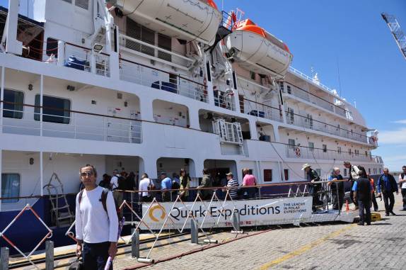 Pronto para entrar no Sea Spirit, o navio que nos levará para os mares do sul, ainda no porto de  Buenos Aires, na Argentina